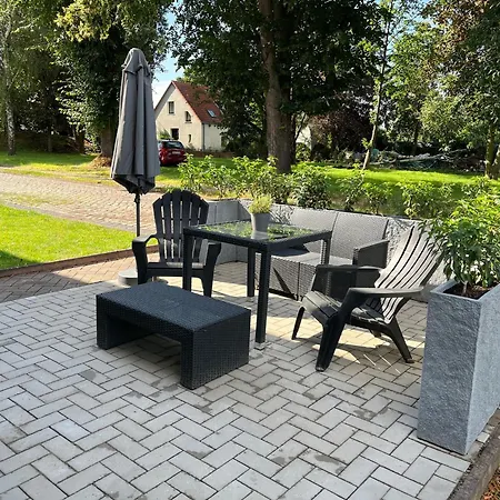 Mit Terrasse *